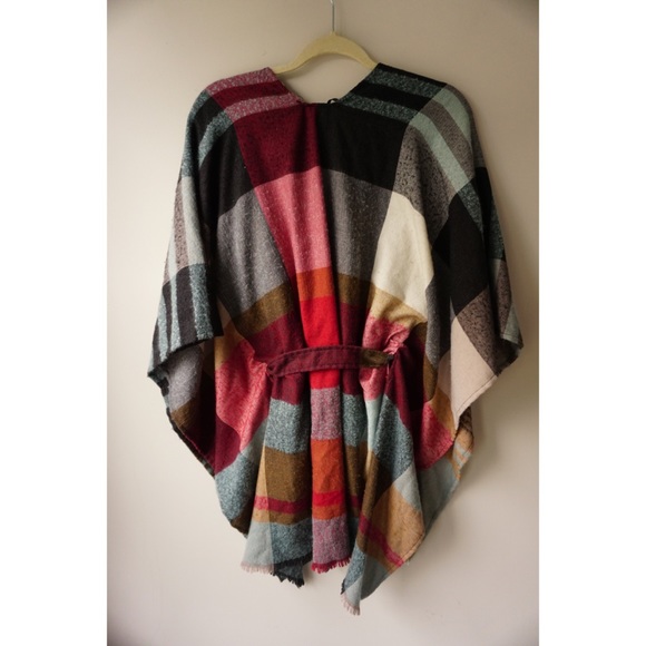 Francescas Poncho - Picture 5 of 8